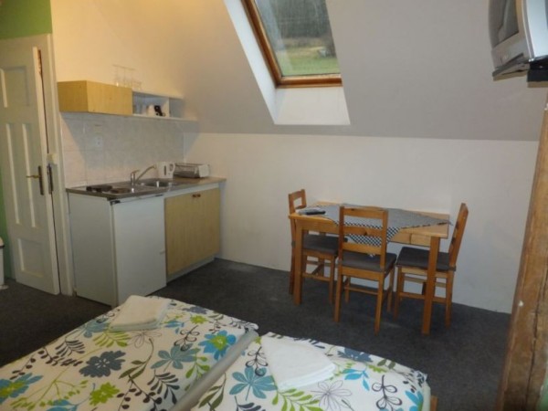 UBYTOVÁNÍ S BAZÉNEM