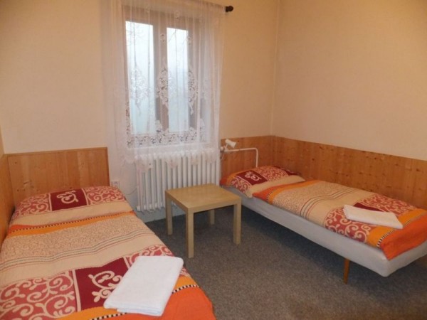 UBYTOVÁNÍ S BAZÉNEM