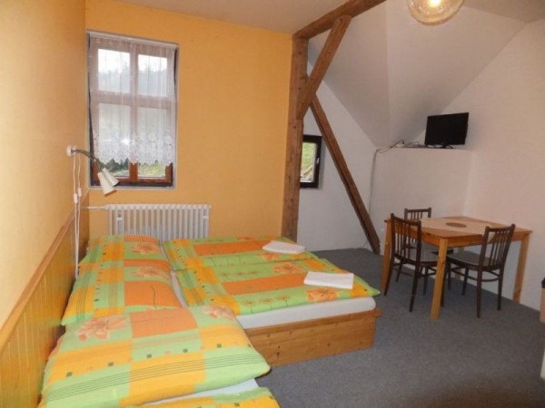 UBYTOVÁNÍ S BAZÉNEM