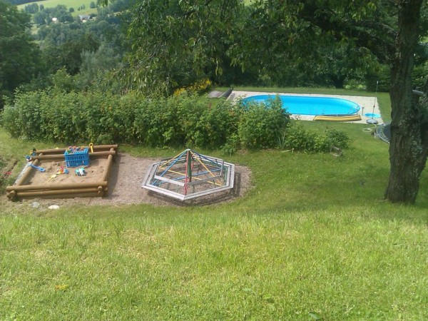 UBYTOVÁNÍ S BAZÉNEM