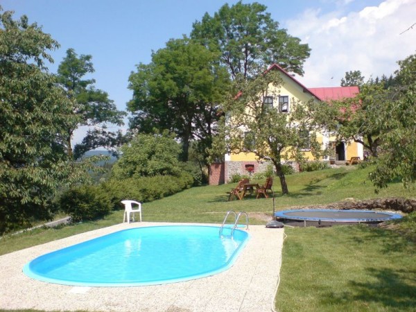 UBYTOVÁNÍ S BAZÉNEM