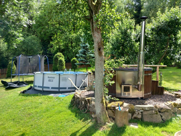 PRONÁJEM CHALUPY S BAZÉNEM I VÍŘIVÝM SUDEM