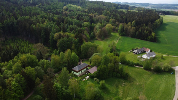 PRONÁJEM CHALUPY S BAZÉNEM I VÍŘIVÝM SUDEM