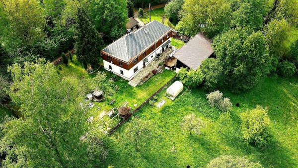 PRONÁJEM CHALUPY S BAZÉNEM I VÍŘIVÝM SUDEM