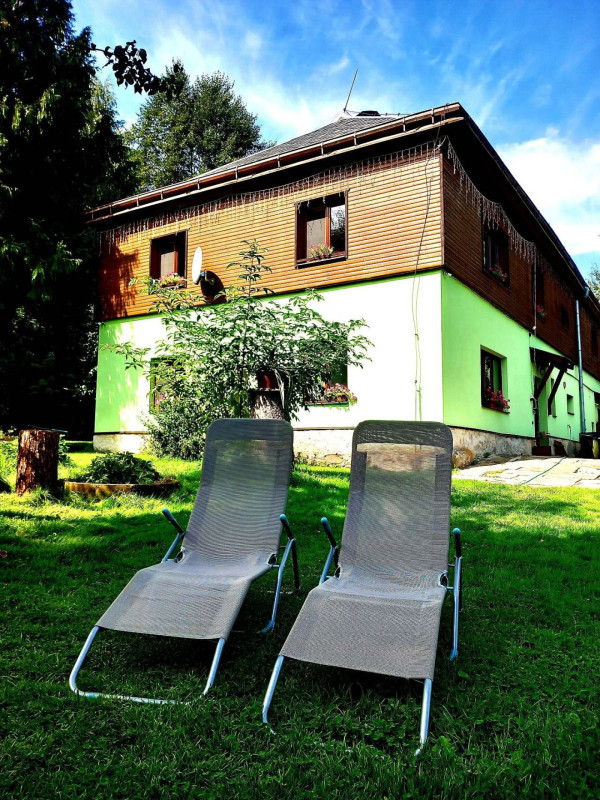 PRONÁJEM CHALUPY S BAZÉNEM I VÍŘIVÝM SUDEM