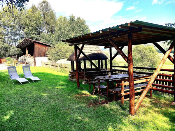 PRONÁJEM CHALUPY S BAZÉNEM I VÍŘIVÝM SUDEM