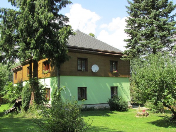 PRONÁJEM CHALUPY S BAZÉNEM I VÍŘIVÝM SUDEM