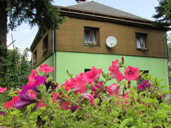 PRONÁJEM CHALUPY S BAZÉNEM I VÍŘIVÝM SUDEM