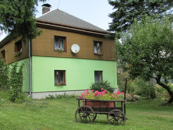 PRONÁJEM CHALUPY S BAZÉNEM I VÍŘIVÝM SUDEM