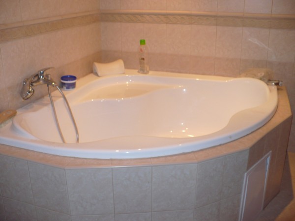 PRONÁJEM CHALUPY S BAZÉNEM I VÍŘIVÝM SUDEM