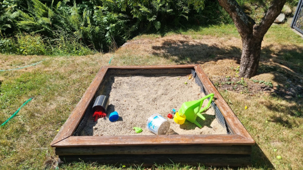 CHALUPA K PRONÁJMU S BAZÉNEM