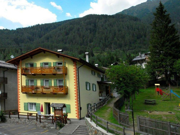 APARTMÁNY VAL DI PEJO 4 KM OD SVAHU