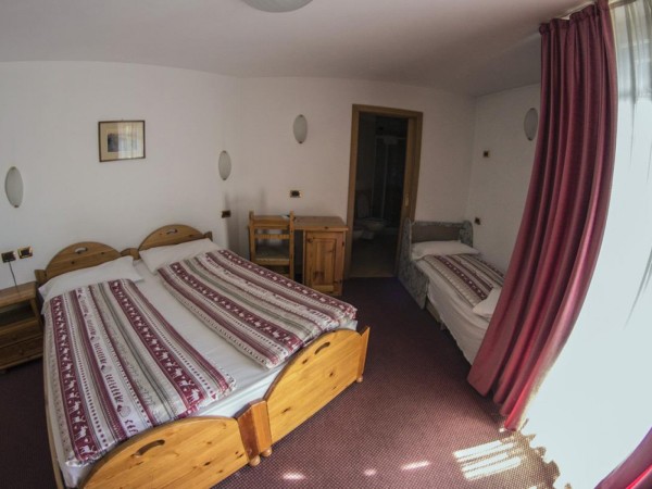 HOTEL S WELLNESS A BAZÉNEM