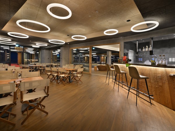 HOTEL S WELLNESS A BAZÉNEM