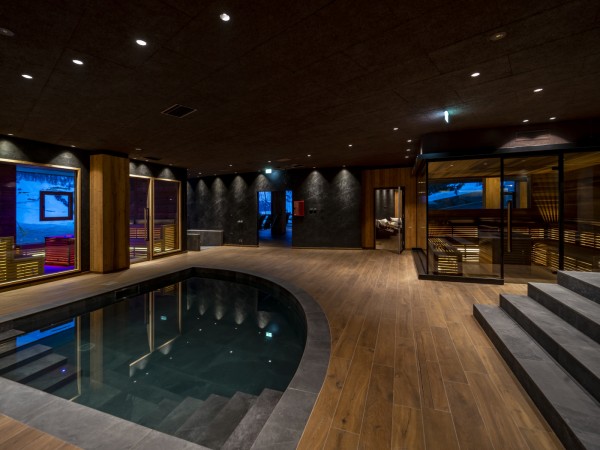 HOTEL S WELLNESS A BAZÉNEM