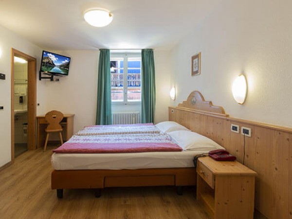 HOTEL S WELLNESS A BAZÉNEM