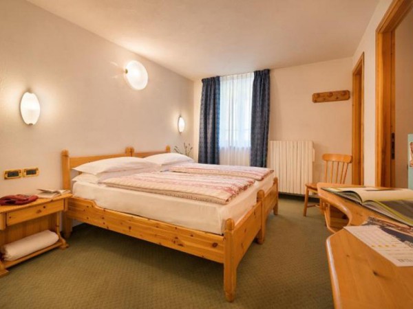 HOTEL S WELLNESS A BAZÉNEM
