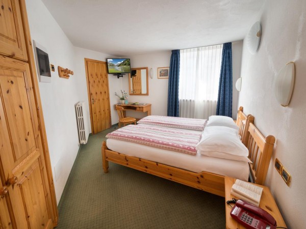 HOTEL S WELLNESS A BAZÉNEM