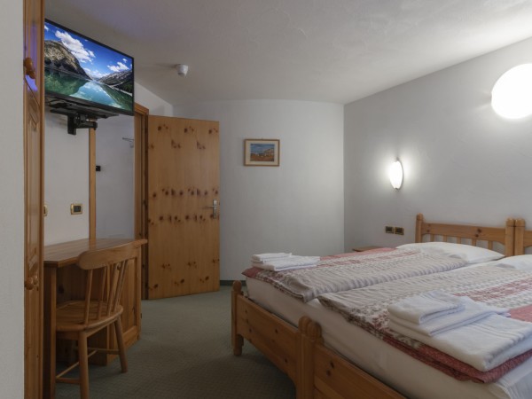 HOTEL S WELLNESS A BAZÉNEM