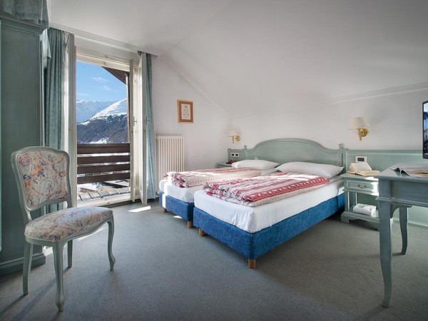 HOTEL S WELLNESS A BAZÉNEM