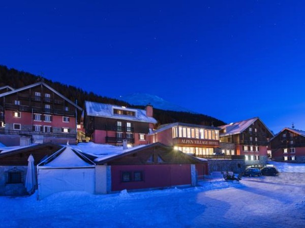HOTEL S WELLNESS A BAZÉNEM