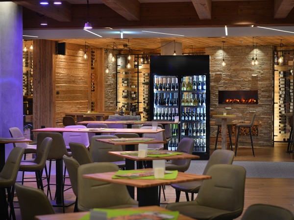 HOTEL S WELLNESS A BAZÉNEM