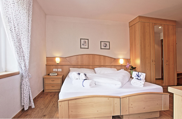 WELLNESS HOTEL S POLOPENZÍ 3 KM OD VLEKŮ V CAVALESE