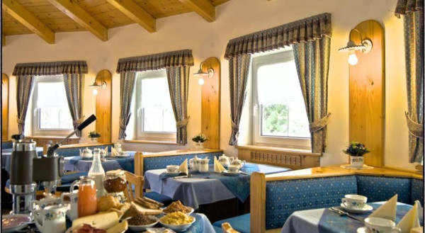WELLNESS HOTEL S POLOPENZÍ MARILLEVA-FOLGARIDA