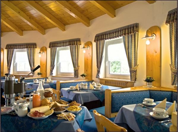WELLNESS HOTEL S POLOPENZÍ MARILLEVA-FOLGARIDA