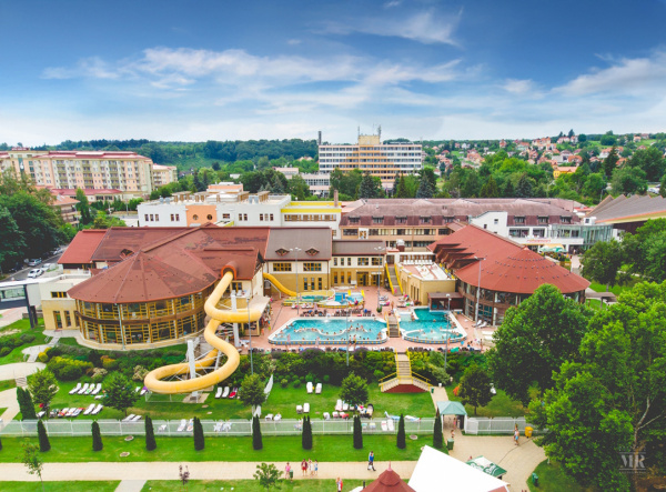 TERMÁLNÍ LÁZNĚ MAĎARSKO: NEJLEPŠÍ WELLNESS POBYTY A DOVOLENÁ