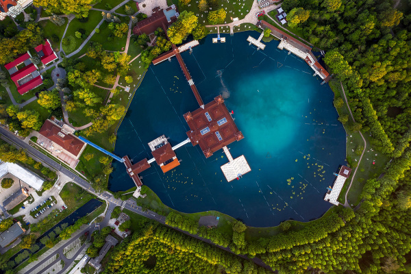 TERMÁLNÍ LÁZNĚ MAĎARSKO: NEJLEPŠÍ WELLNESS POBYTY A DOVOLENÁ