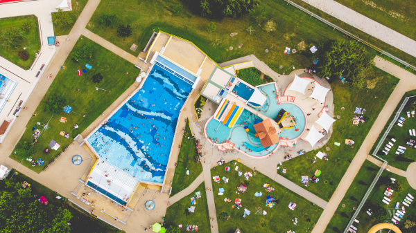 TERMÁLNÍ LÁZNĚ MAĎARSKO: NEJLEPŠÍ WELLNESS POBYTY A DOVOLENÁ