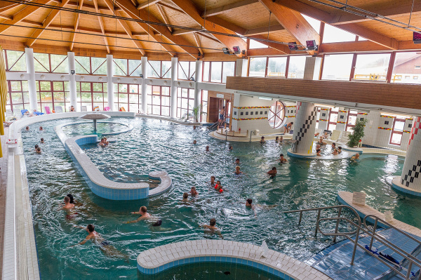 TERMÁLNÍ LÁZNĚ MAĎARSKO: NEJLEPŠÍ WELLNESS POBYTY A DOVOLENÁ