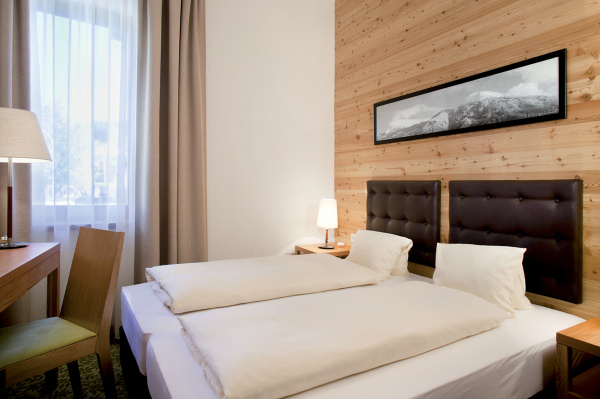 TERMÁLNÍ LÁZNĚ RAKOUSKO: NEJLEPŠÍ WELLNESS POBYTY A DOVOLENÁ